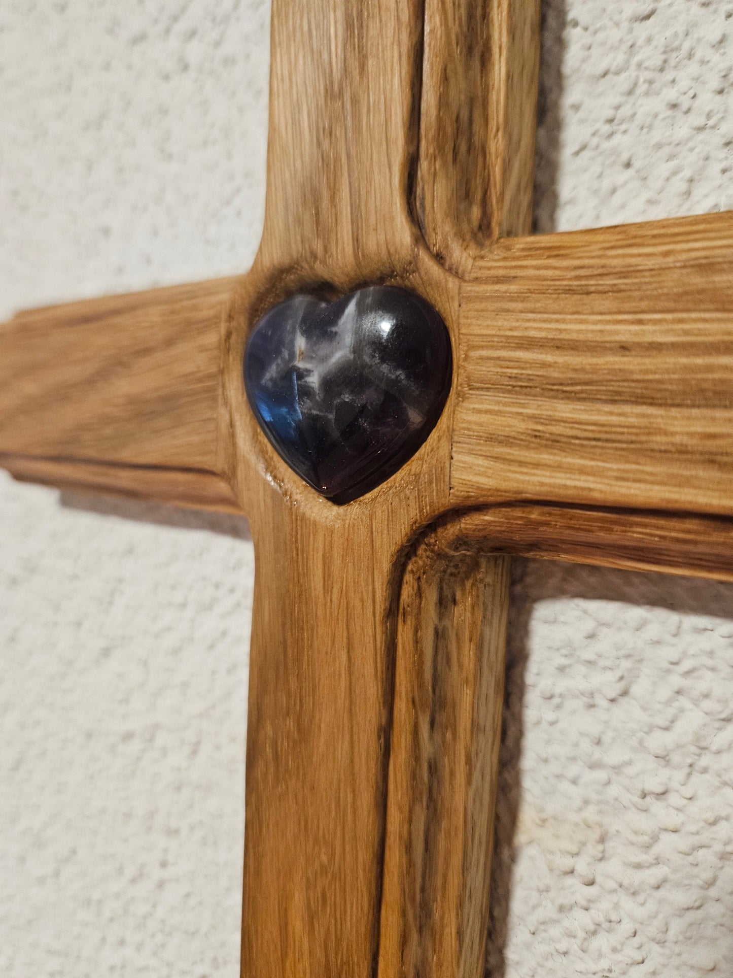 Seelenblitz Kleines Kreuz mit Amethyst-Herz und veredelter Kante