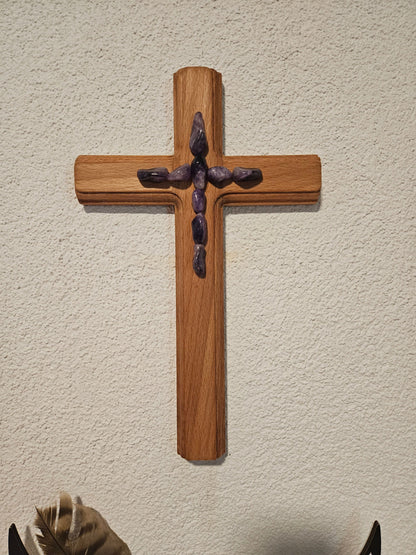 Seelenblitz Kreuz mit Edelsteinen Handgefertigtes Buchenholzkreuz mit Amethyst-Kristallen