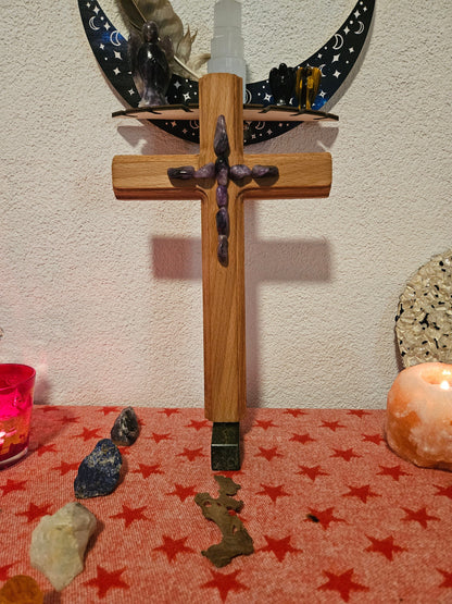 Seelenblitz Kreuz mit Edelsteinen Handgefertigtes Buchenholzkreuz mit Amethyst-Kristallen