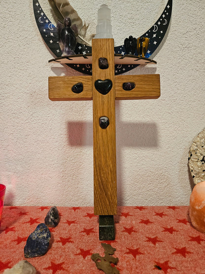 Seelenblitz Kreuz mit Edelsteinen Kreuz aus Eichenholz mit einem Turmalin-Herz und vier Amethysten