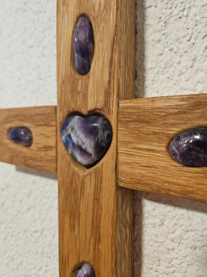 Seelenblitz Kreuz mit Edelsteinen Kreuz aus massivem Eichenholz mit Amethyst-Edelsteinen