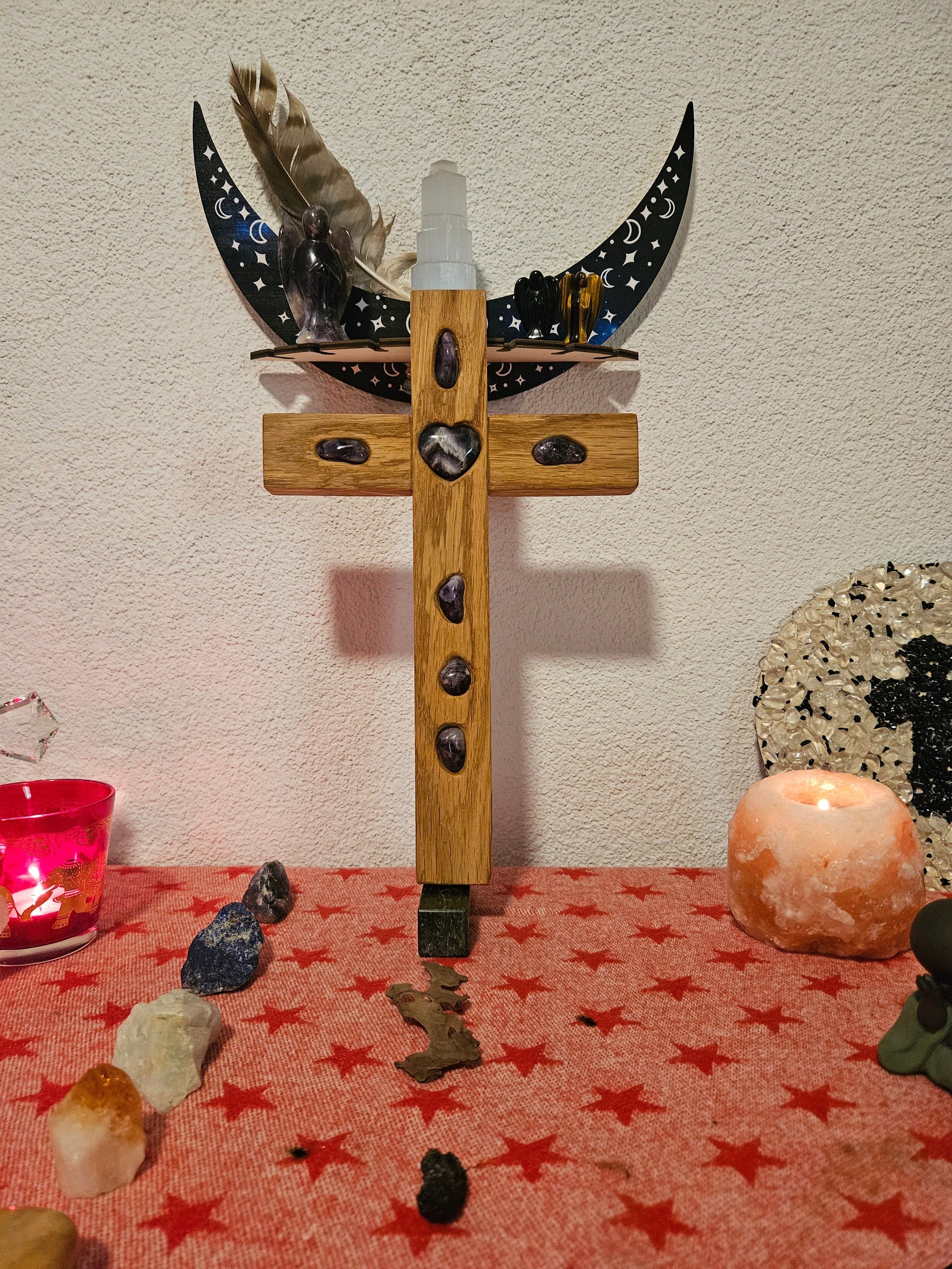 Seelenblitz Kreuz mit Edelsteinen Kreuz aus massivem Eichenholz mit Amethyst-Edelsteinen