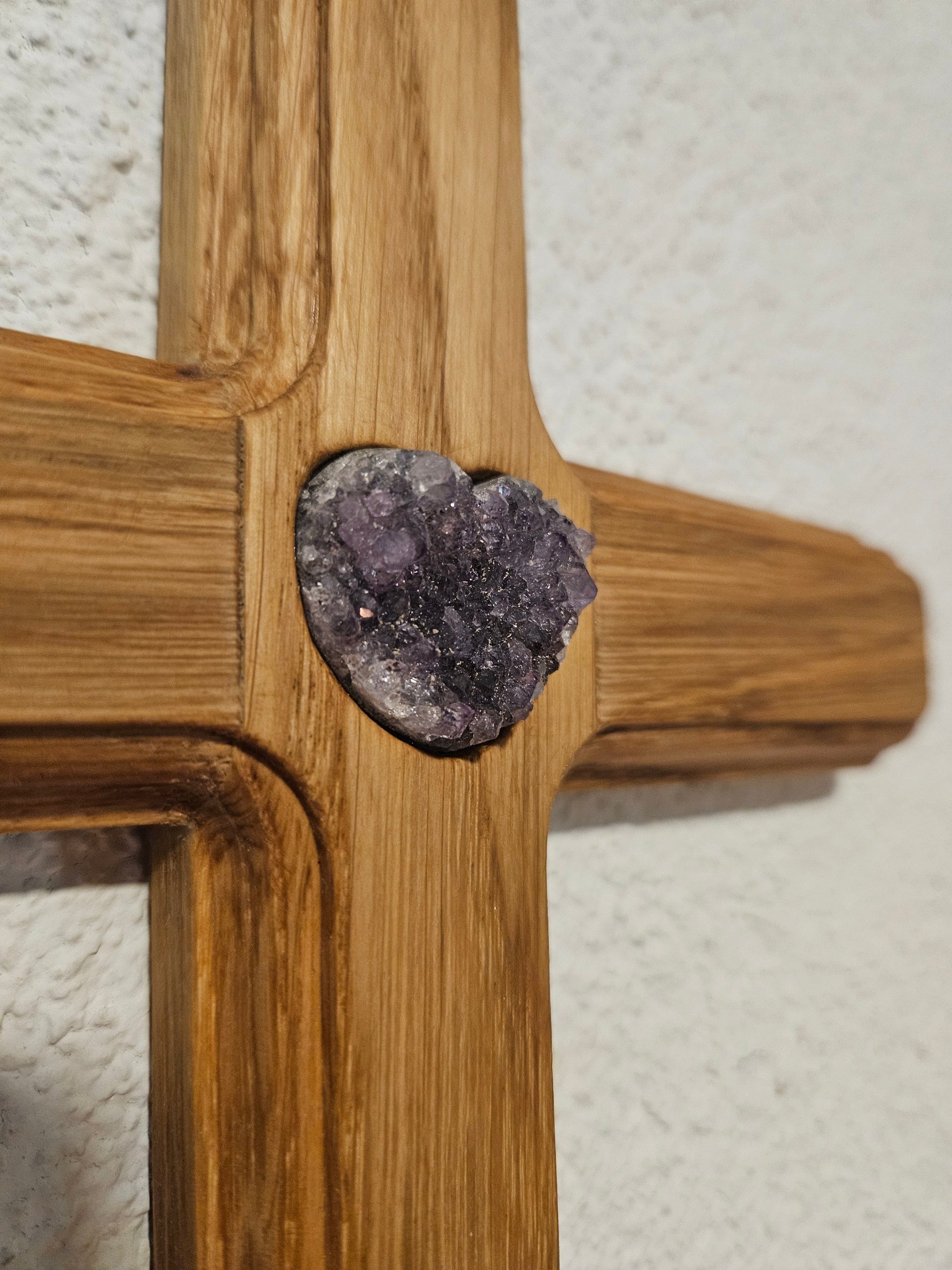 Seelenblitz Kreuz mit Edelsteinen Kreuze aus Eichenholz mit Amethyst-Kristall in verschieden Varianten